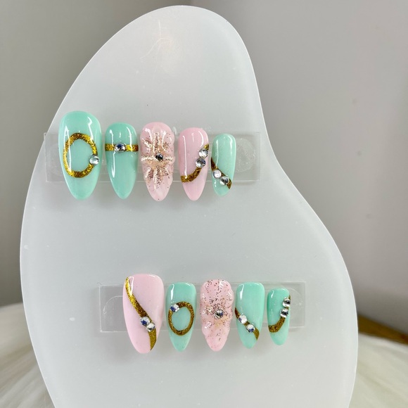 Handmade Press on Nails - Medium Almond Spring Nail Art - Picture 1 of 6